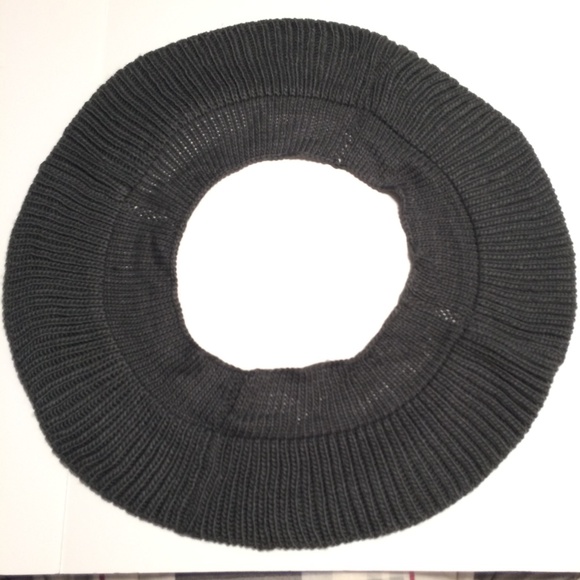 VT Luxe Chunky Convertible Loop Scarf Vest Gray - Picture 5 of 7